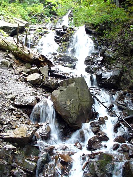 Водопад на трассе Рахов-Яремча